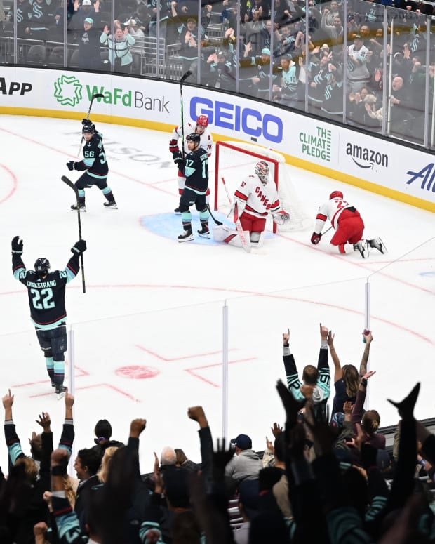 Seattle Mariners on X: Kraken hockey is BACK! 🏒 Good luck this