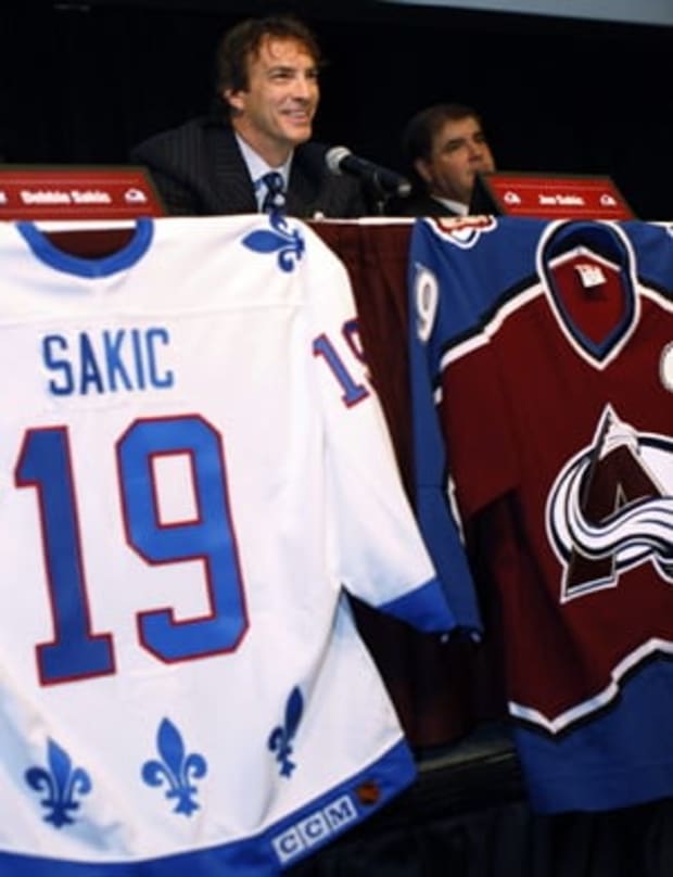 Avalanche retire sweater of Joe Sakic in ceremony before season opener -  The Hockey News