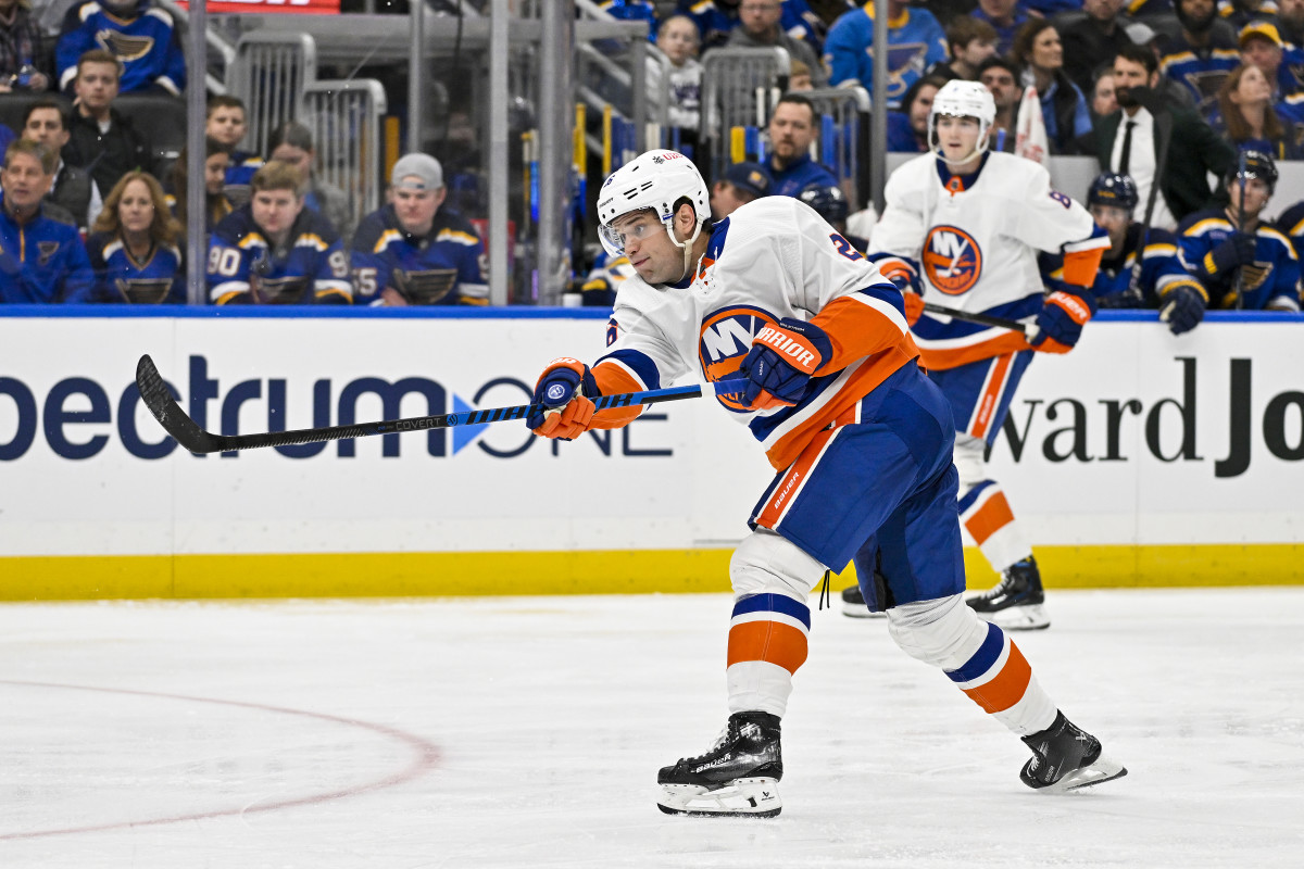 Los Angeles Kings Eyeing New York Islanders' Oliver Wahlstrom in Pre ...