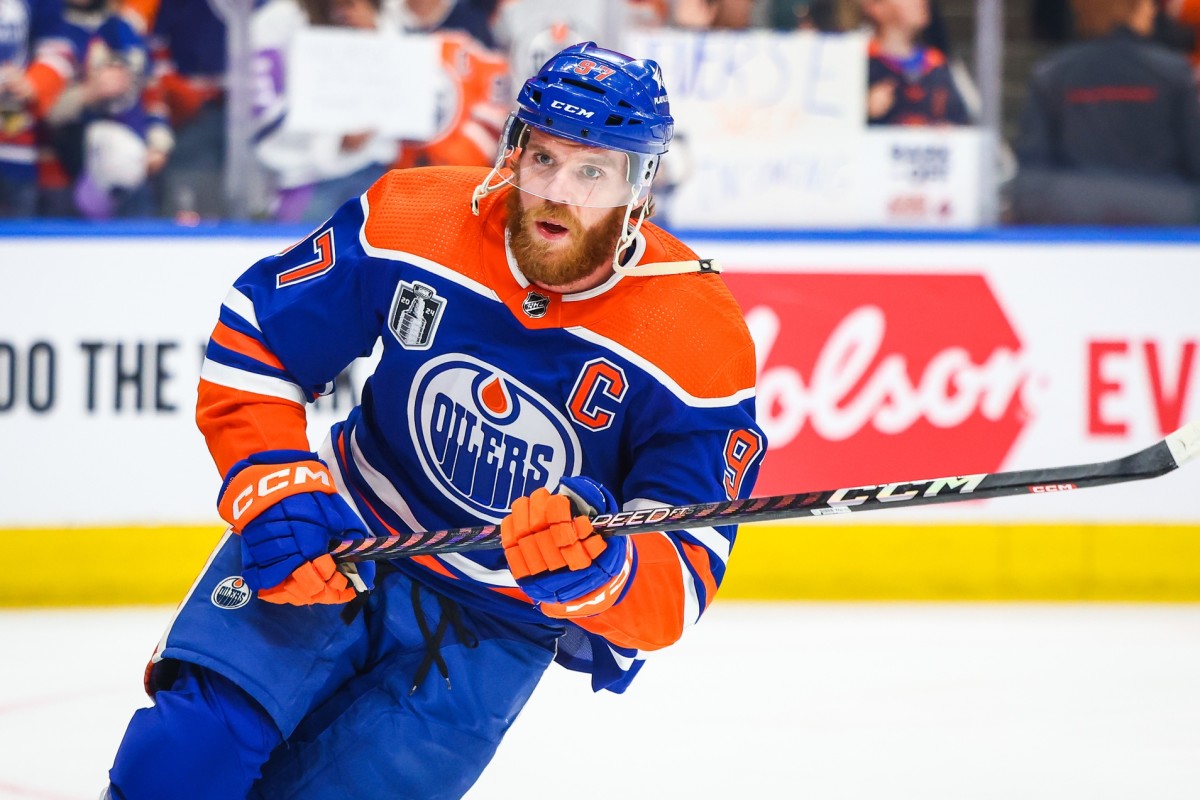 Famous Comedian Roasts McDavid & Oilers at 2024 ESPYS Banter and