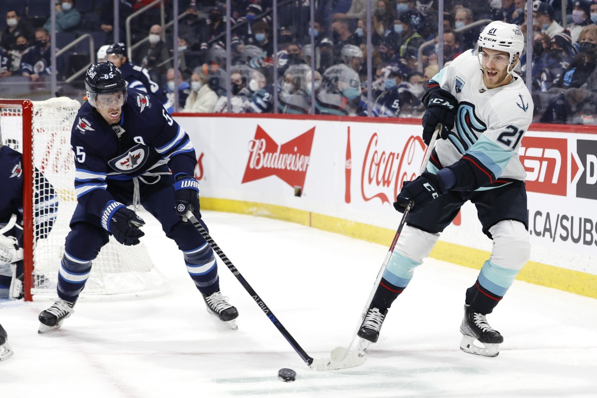 Mark Scheifele's hat trick carries Jets past Canucks