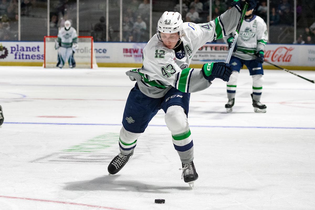 Vancouver Canucks Prospects Sawyer Mynio & Anthony Romani Shine at