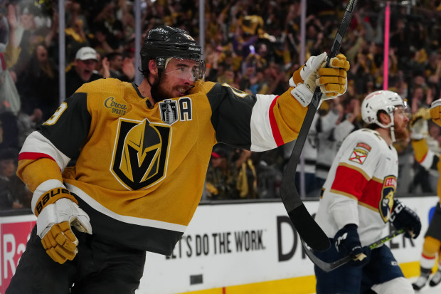 Golden Knights deal Reilly Smith to Penguins for 2024 third-round pick