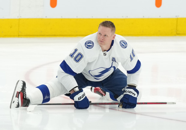 Blackhawks acquire Corey Perry from Lightning, adding more