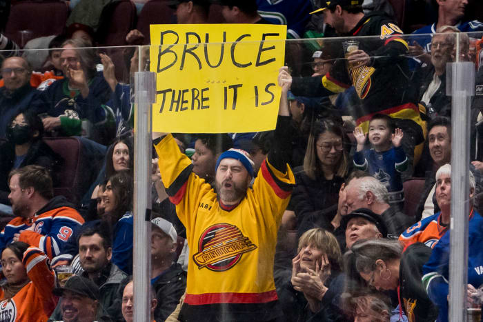 Bruce Boudreau Holds Head High as His Canucks Tenure Ticks Down - The ...