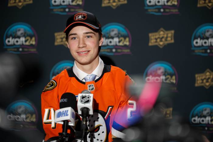 Anaheim Ducks Sign Beckett Sennecke - The Hockey News Ontario Hockey League