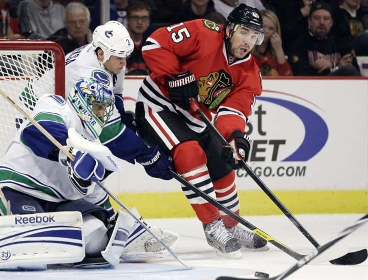 Henrik Sedin Has Four Points To Lift Canucks To 6-2 Win Over Blackhawks ...