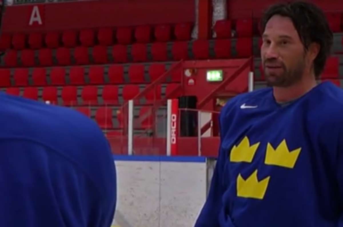 Gotta See It: Peter Forsberg pranks Swedish team