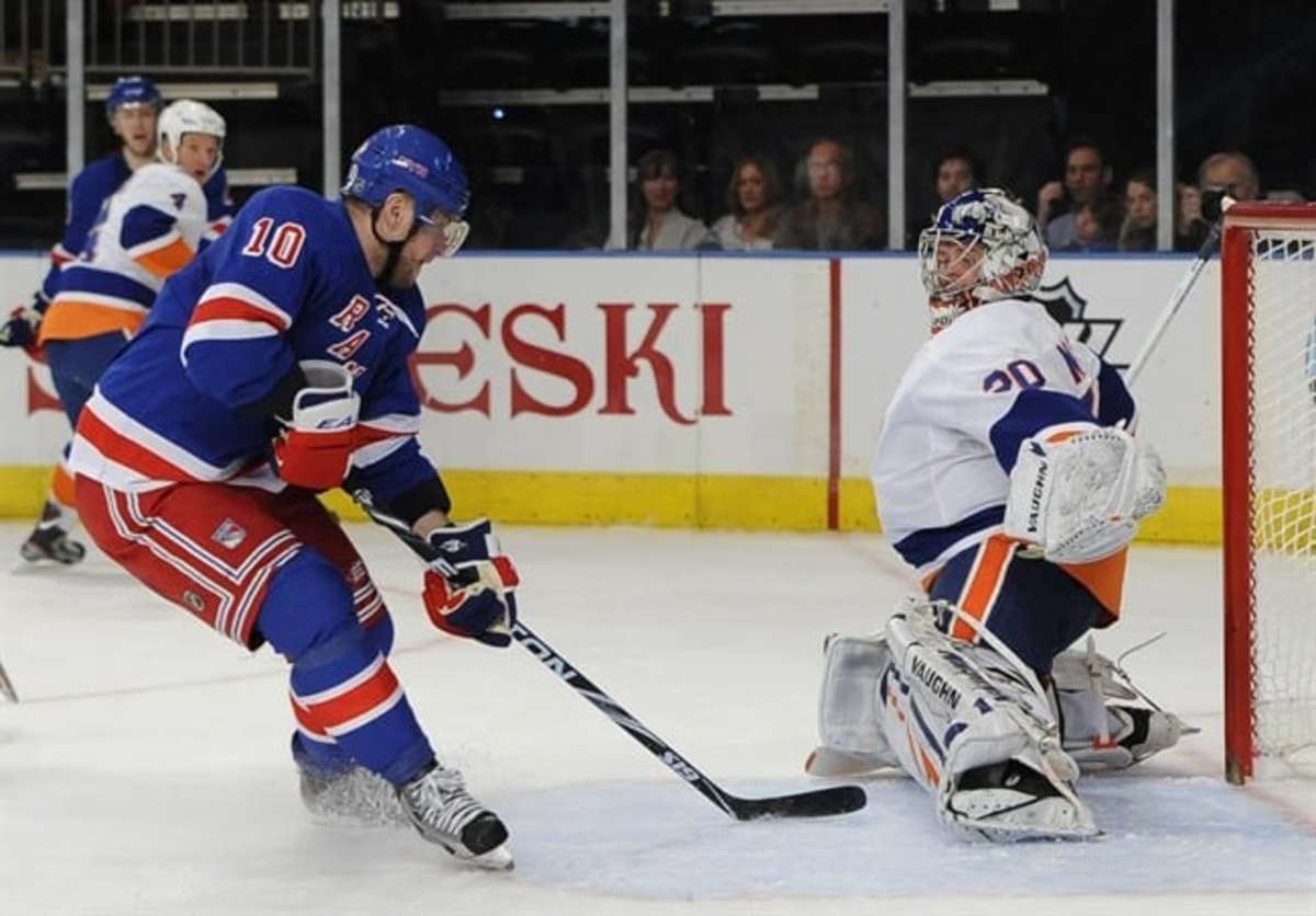 Hagelin scores two, Lundqvist makes 28 saves in Rangers' 3-0 win over ...