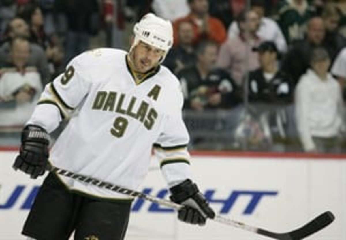 Майк видео. Mike Modano хоккеист. Mike Modano Dallas. Майк Модано Детройт. Mike Modano 1994.