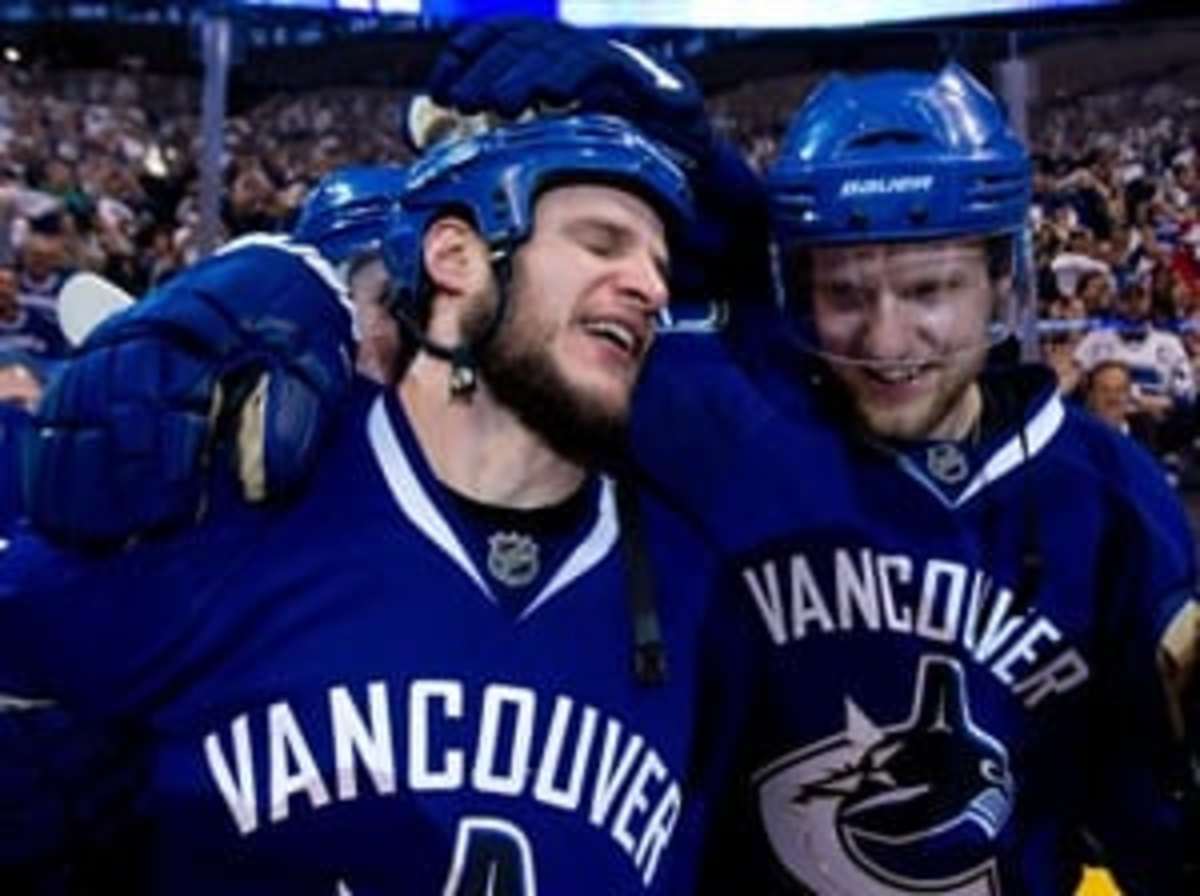 Vancouver Canucks Officially Announce Signing Of Defenceman Kevin ...