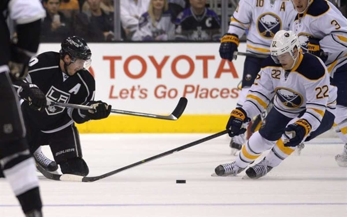 Jonathan Quick Gets Shutout As LA Kings Beat Buffalo 2-0 With PP Goals ...