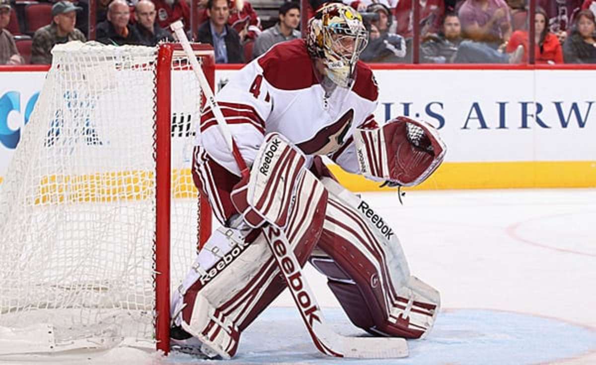 goalie-equipment-hybrid-icing-visors-on-the-table-for-new-competition