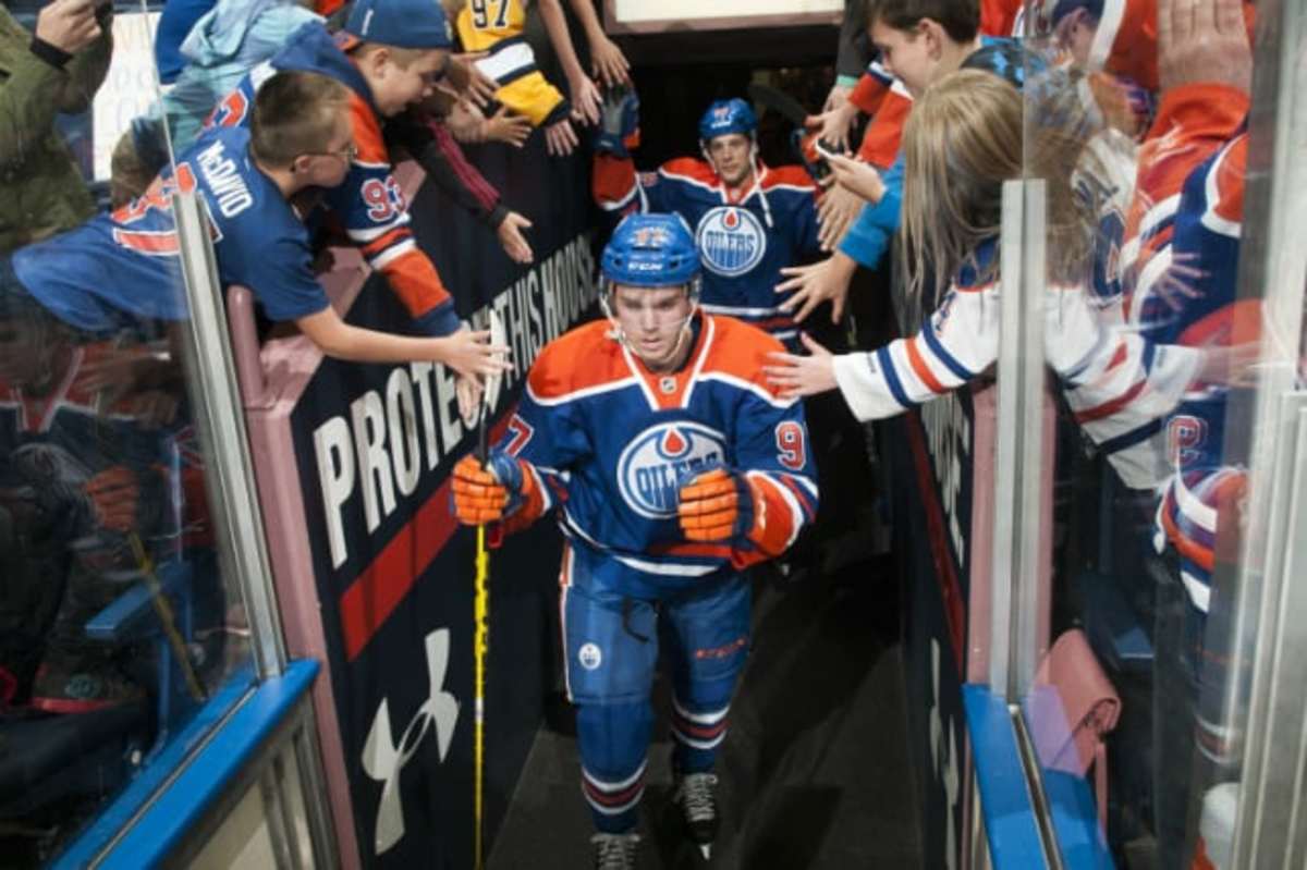 Watch Connor McDavid score his first NHL goal - The Hockey News