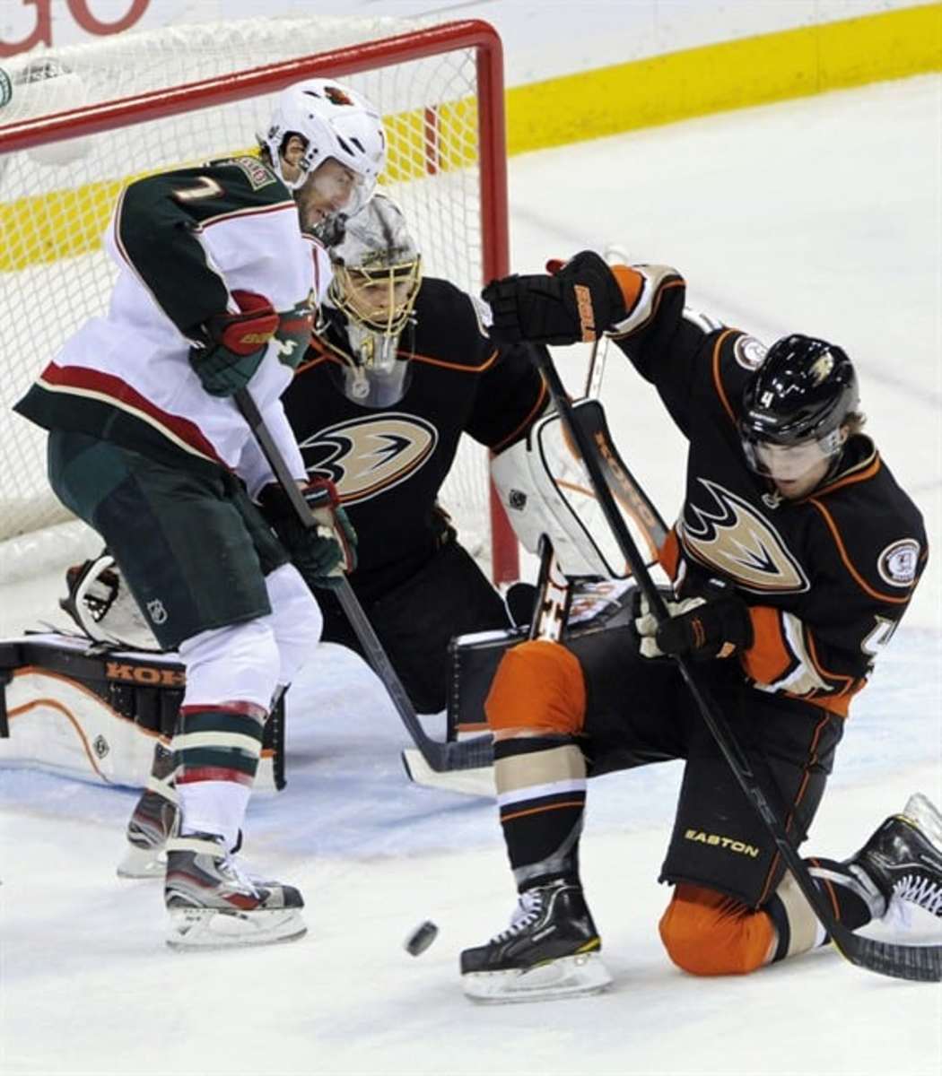 As goals dwindle, Corey Perry finds success setting them up for Ducks  teammates – Pasadena Star News