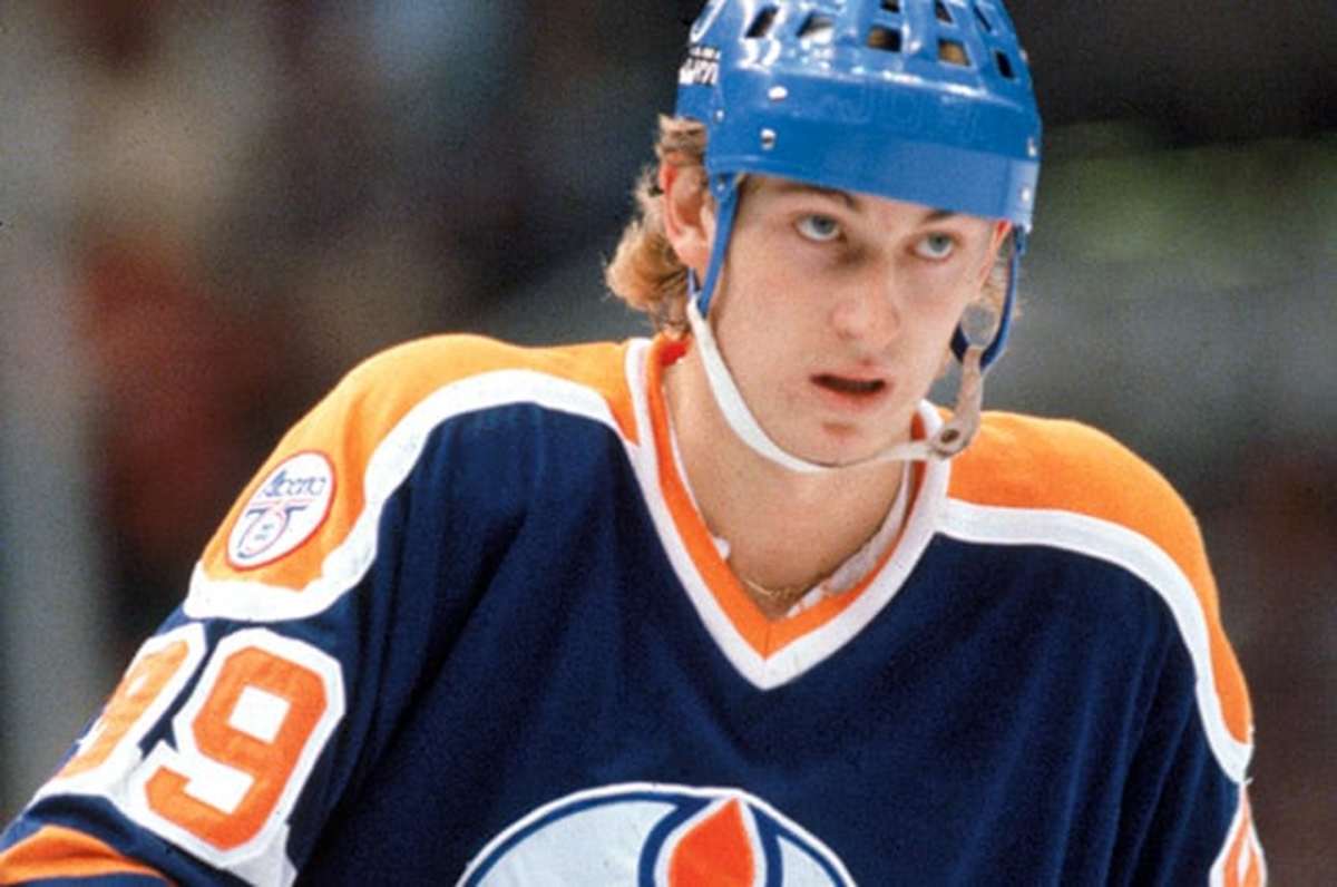 Wayne Gretzky rookie card sells for $465,000 - The Hockey News