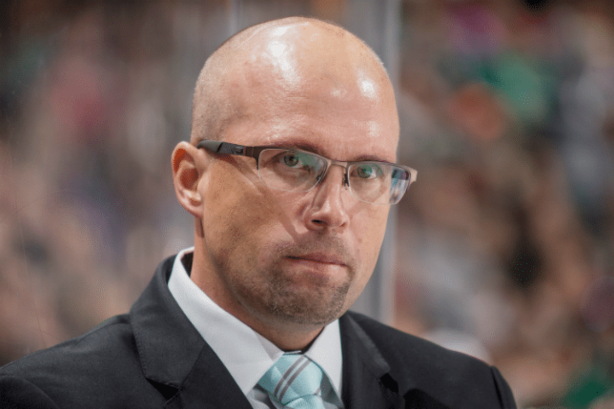 St. Louis Blues head coach Mike Yeo talks with reporters at a wrap up  session at