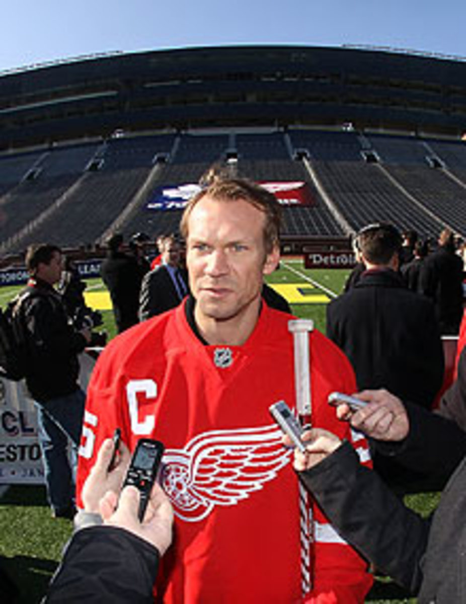 Nicklas Lidstrom's Red Wings will face off against the Maple Leafs in front of a huge crowd at the 2013 Winter Classic.