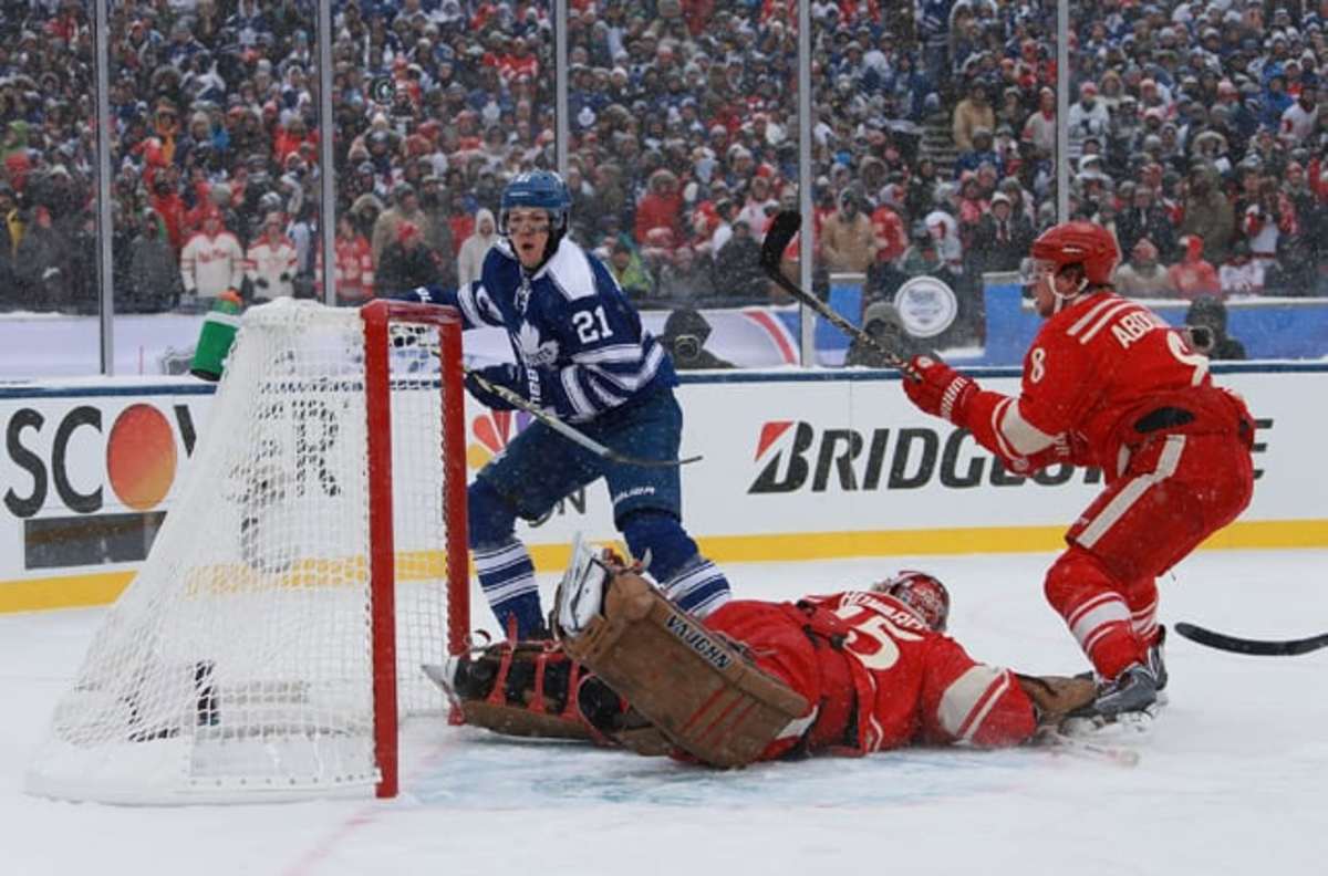 Maple Leafs edge Red Wings in shootout at NHL Winter Classic - Los Angeles  Times