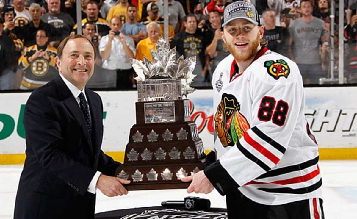 Chicagos Patrick Kane Wins Conn Smythe Trophy As Stanley Cup Playoff Mvp The Hockey News 