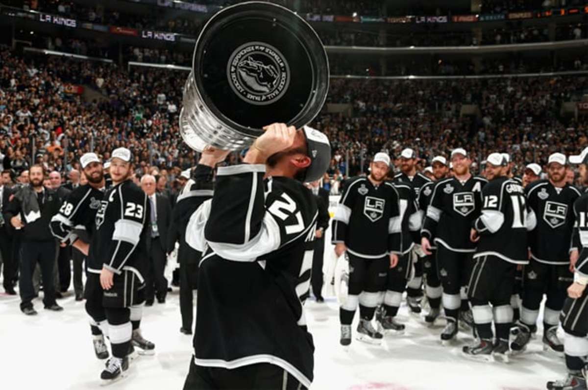 10 photos of the Los Angeles Kings Stanley Cup celebration - The Hockey News