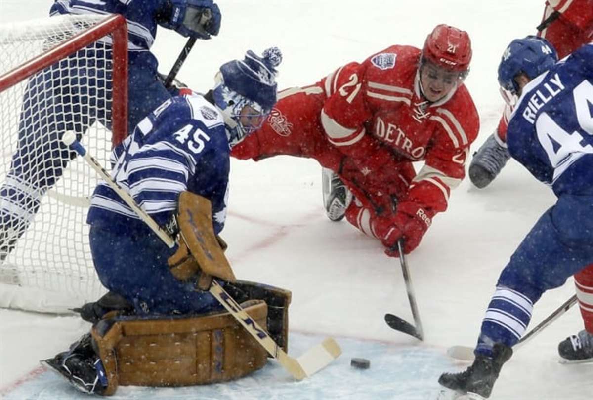 Maple Leafs beat Red Wings in snowy Winter Classic