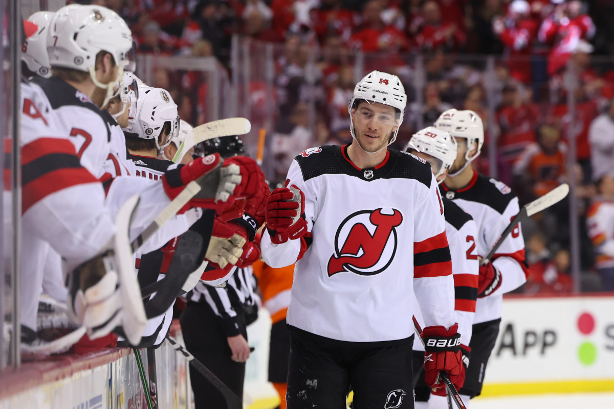 New Jersey Devils: Who should play right wing on the power play?