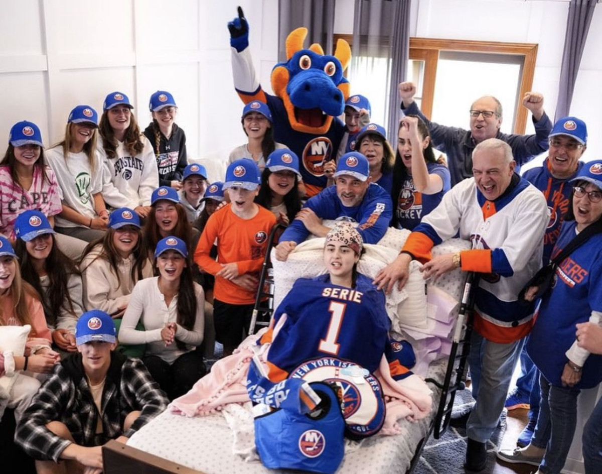 Wardrobe = Upgraded Fans are getting - New York Islanders