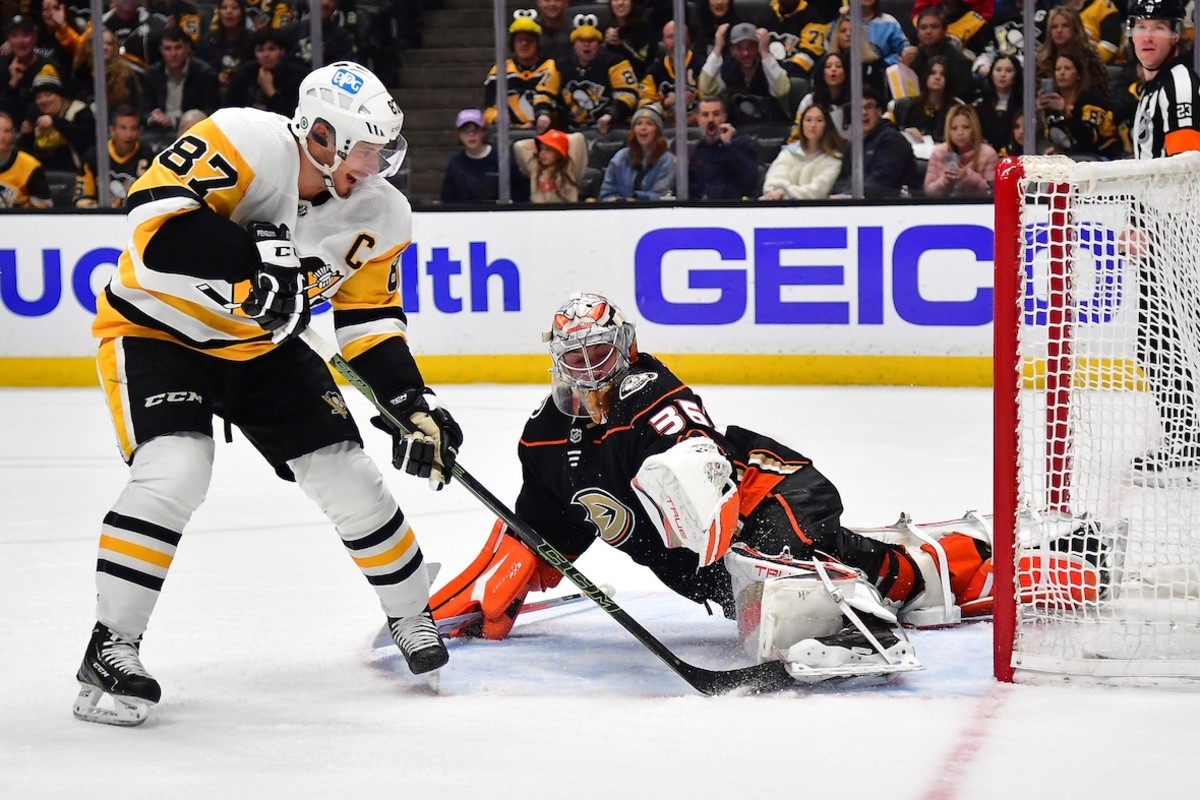 Joe Starkey: Solving goalie question is Penguins' top mission — and John  Gibson could be the answer