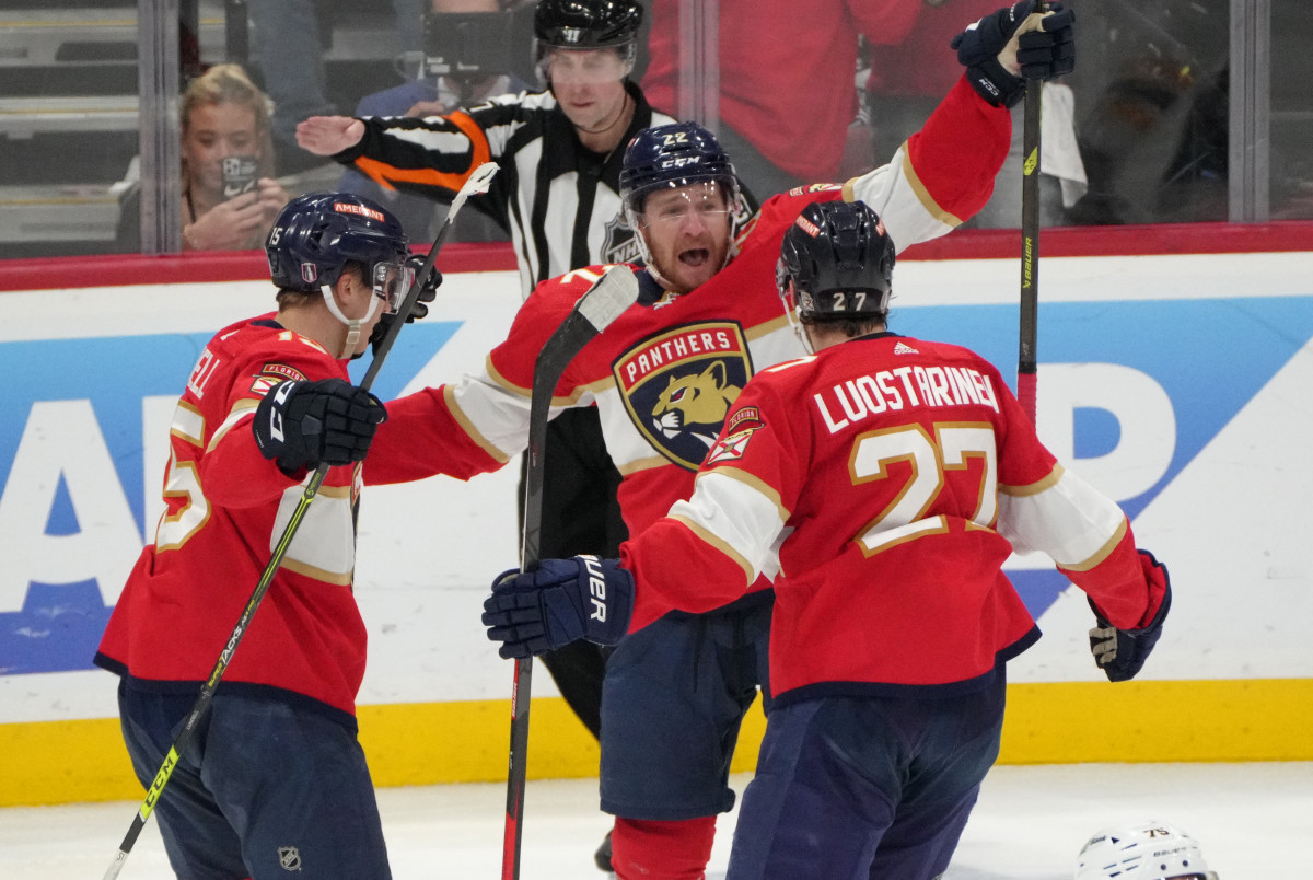 Lundell, Luostarinen lead Panthers over Lightning 4-1