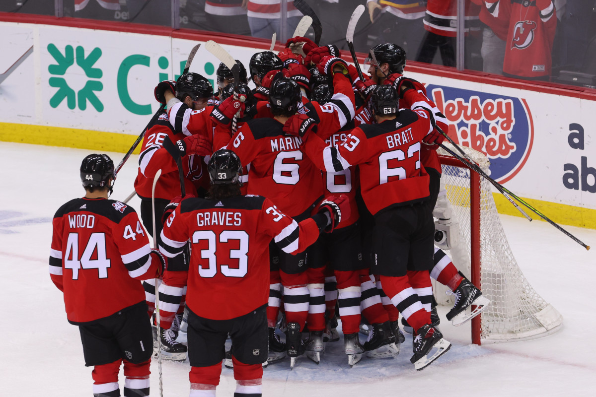 What channel is the New Jersey Devils game on today vs. New York