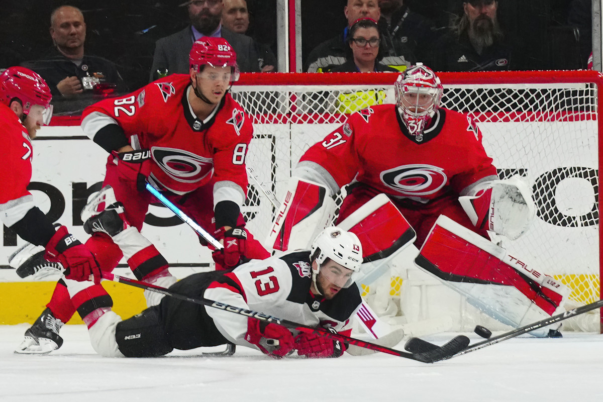 Hurricanes top Devils, go up 2-0 in 2nd-round playoff series – KGET 17