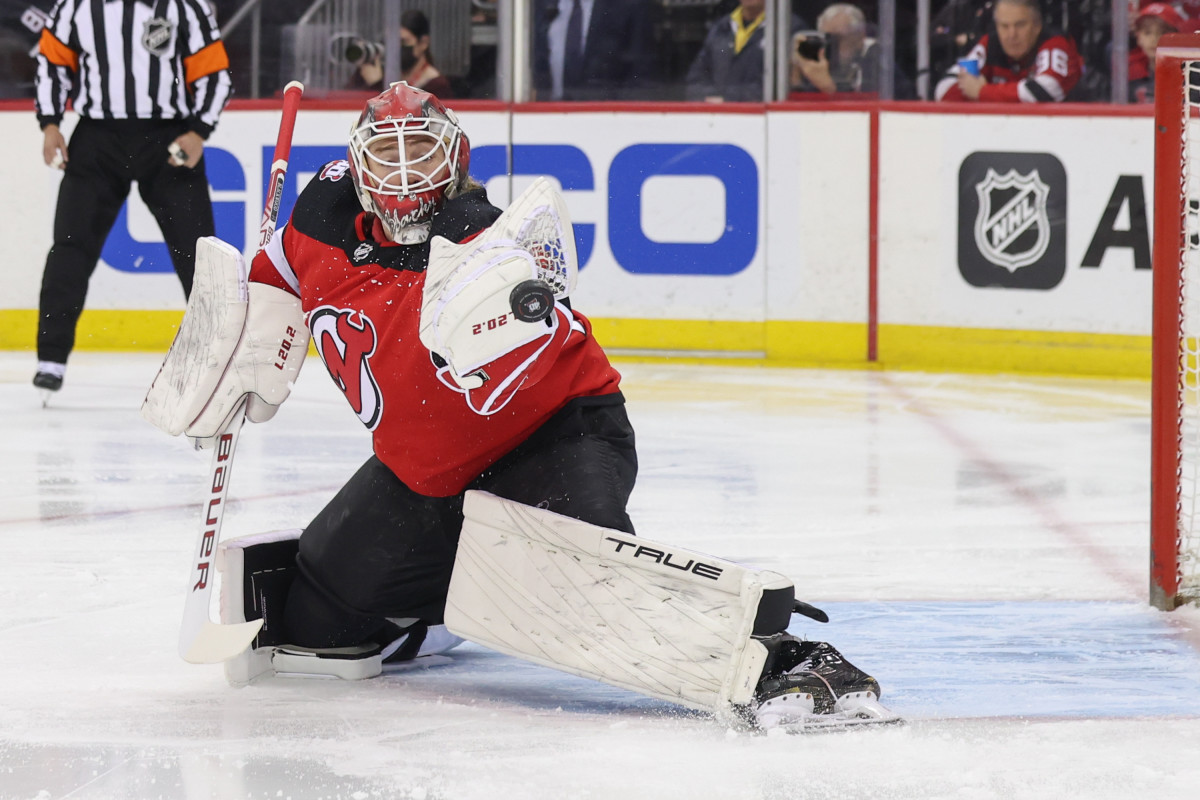 Blackwood shines as New Jersey Devils down struggling Vancouver Canucks 5-2  - Smithers Interior News