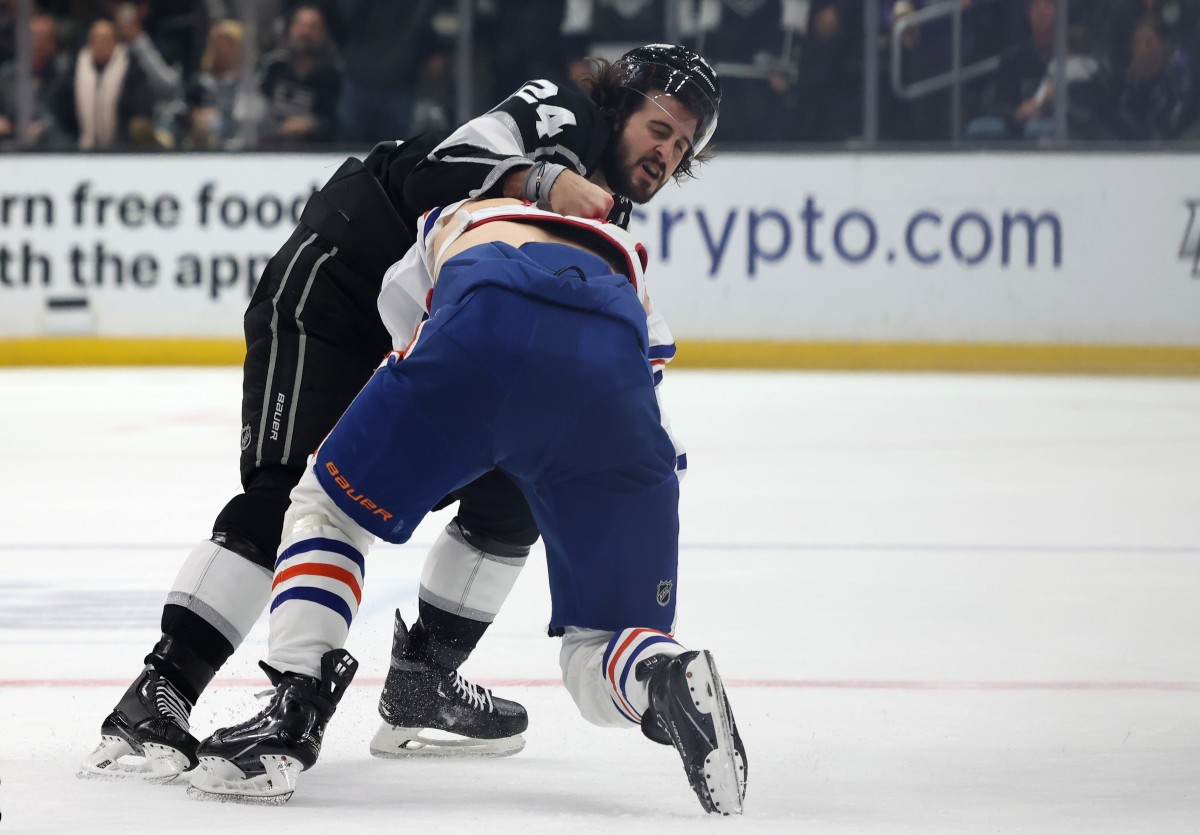 Kiefer Sherwood vs. Jesse Puljujarvi, November 01, 2022 - Nashville  Predators vs. Edmonton Oilers : r/HockeyFights