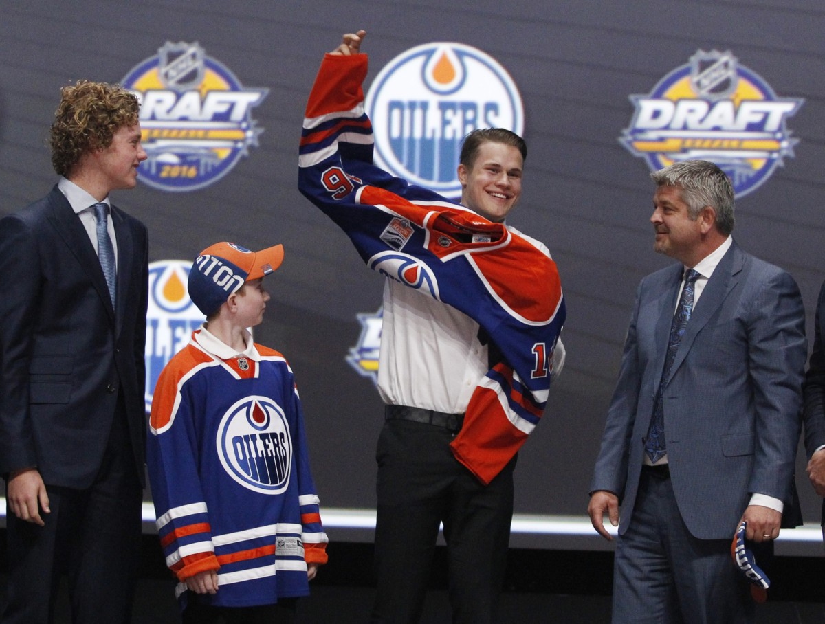 Connor McDavid selected by Oilers with No. 1 overall pick in 2015 NHL draft