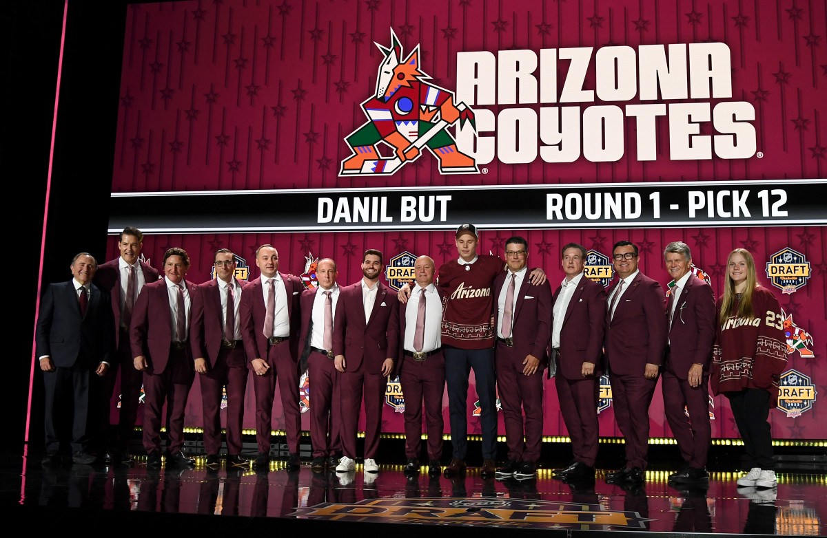 Coyotes resume 27-year quest to draft, develop a starting goaltender - PHNX  Sports