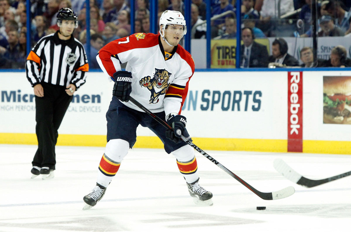 Panthers sign former top pick Dmitry Kulikov, who 'wanted to come back and  be part of this' - The Hockey News Florida Panthers News, Analysis and More