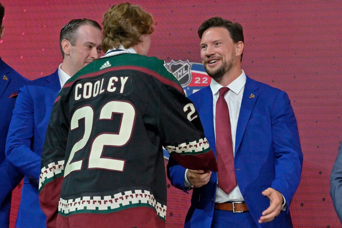 Arizona Coyotes pick Logan Cooley 3rd overall in 2022 NHL Draft