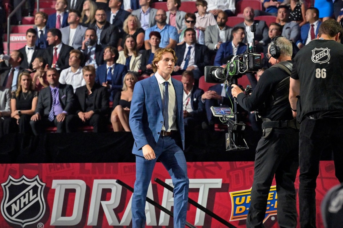 West Mifflin native Logan Cooley selected 3rd overall in NHL draft by  Arizona Coyotes