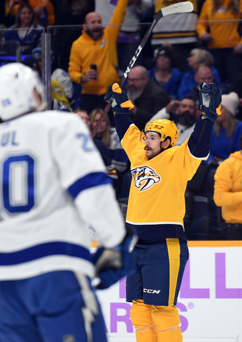 Lightning break through offensively in win over Predators