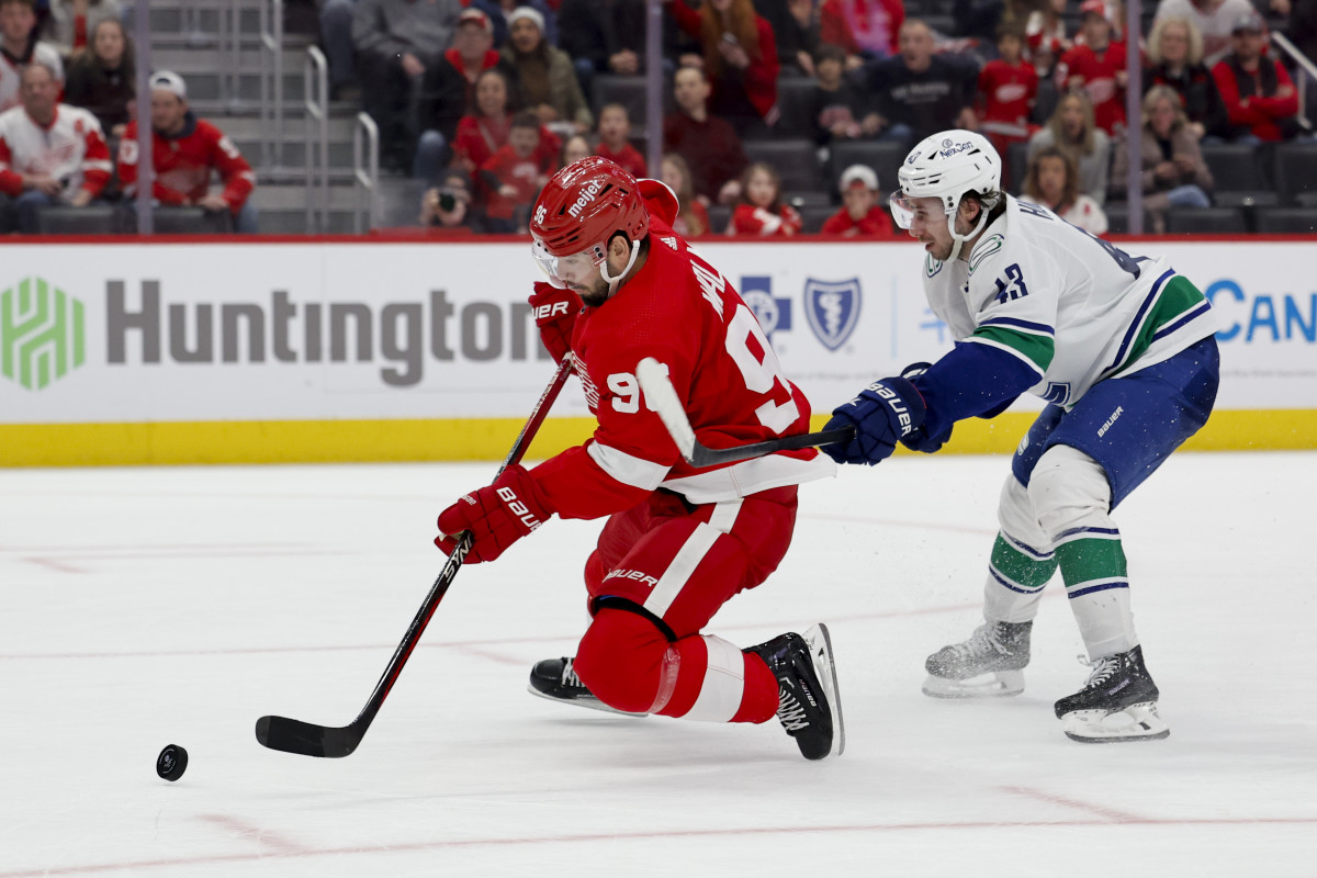 Jake Walman penalty shot clinches 4-3 Red Wings win over Canucks - The  Hockey News Detroit Red Wings News, Analysis and More