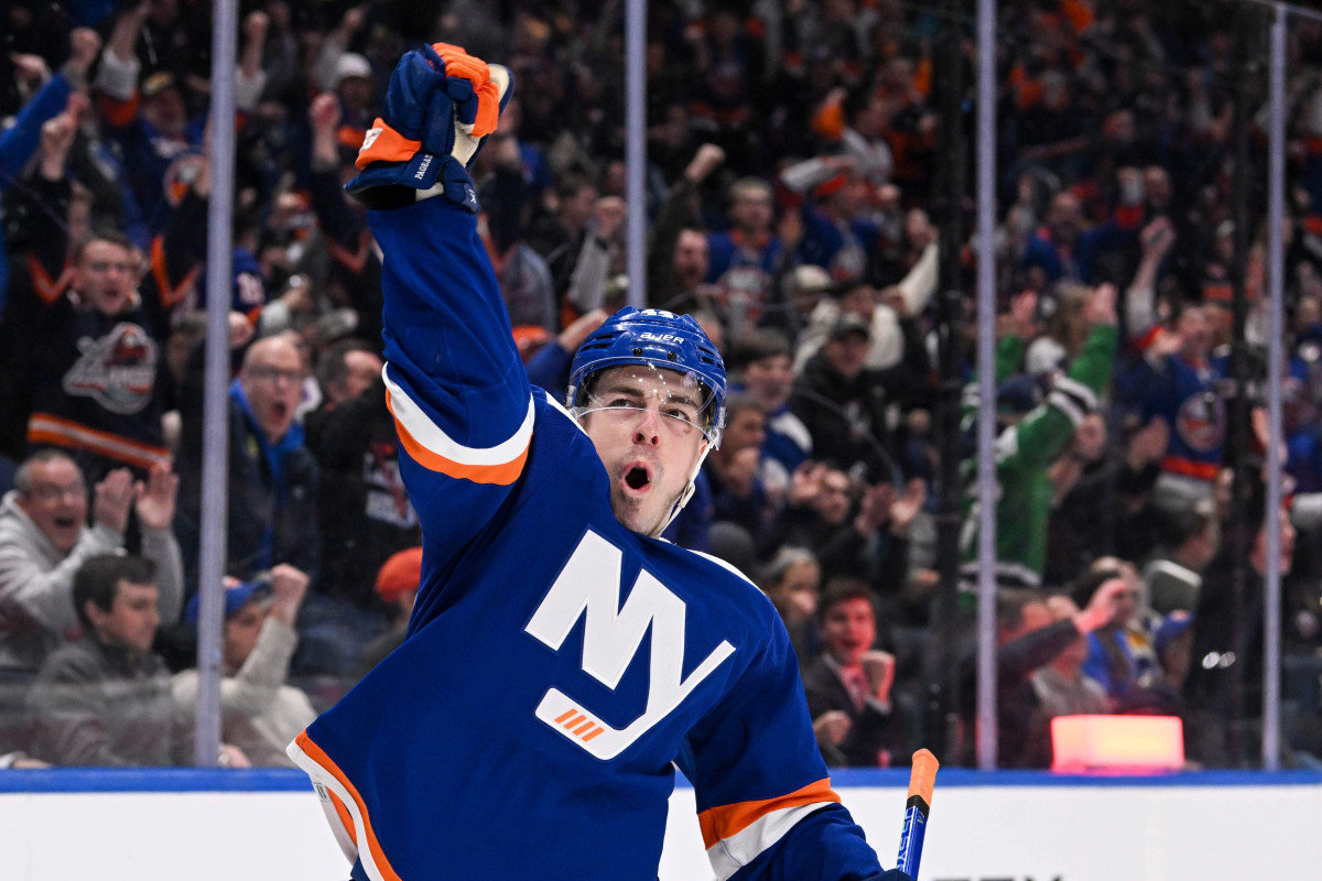 Islanders Down Two, Score Four Straight To Defeat Blues 4-2, Extend Win ...