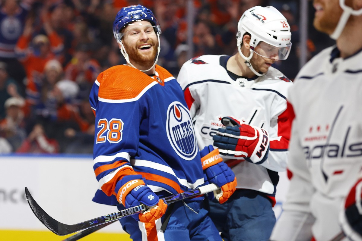 Slumping Oilers Forward Receives Standing Ovation - The Hockey News ...