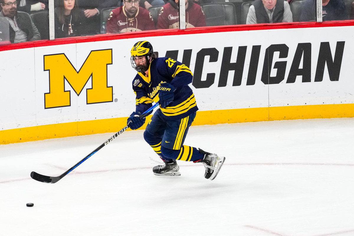 Michigan's Seamus Casey Signs With New Jersey - The Hockey News NCAA