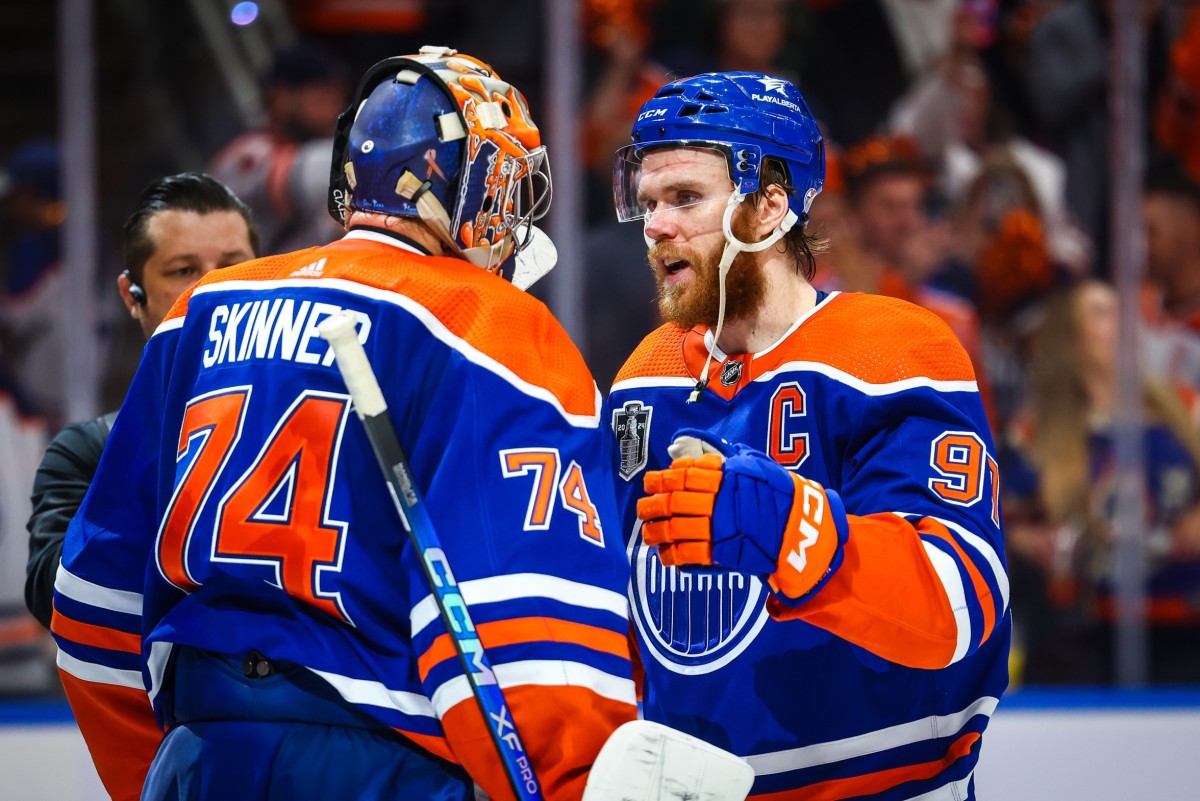 Connor McDavid Claims Lesser Playoff Trophy - The Hockey News Edmonton Oilers News, Analysis and More