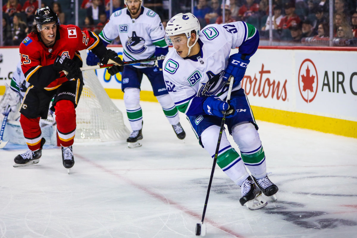 Vancouver Canucks Extend Jett Woo For One Year - The Hockey News ...