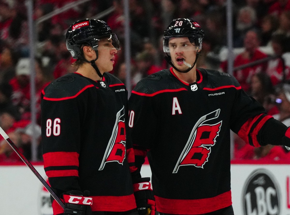 Teuvo Teravainen (left) with Carolina and former linemate Sebastian Aho.