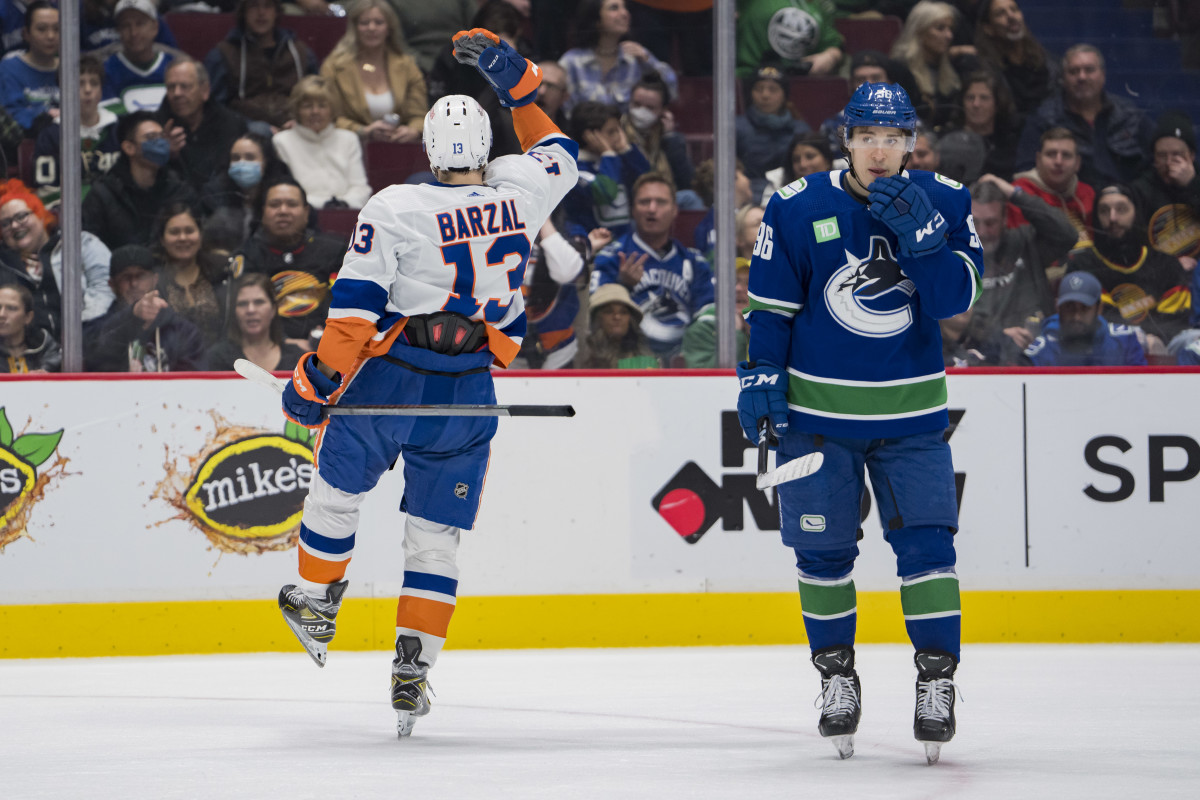 Islanders have plenty to consider with Mat Barzal's future