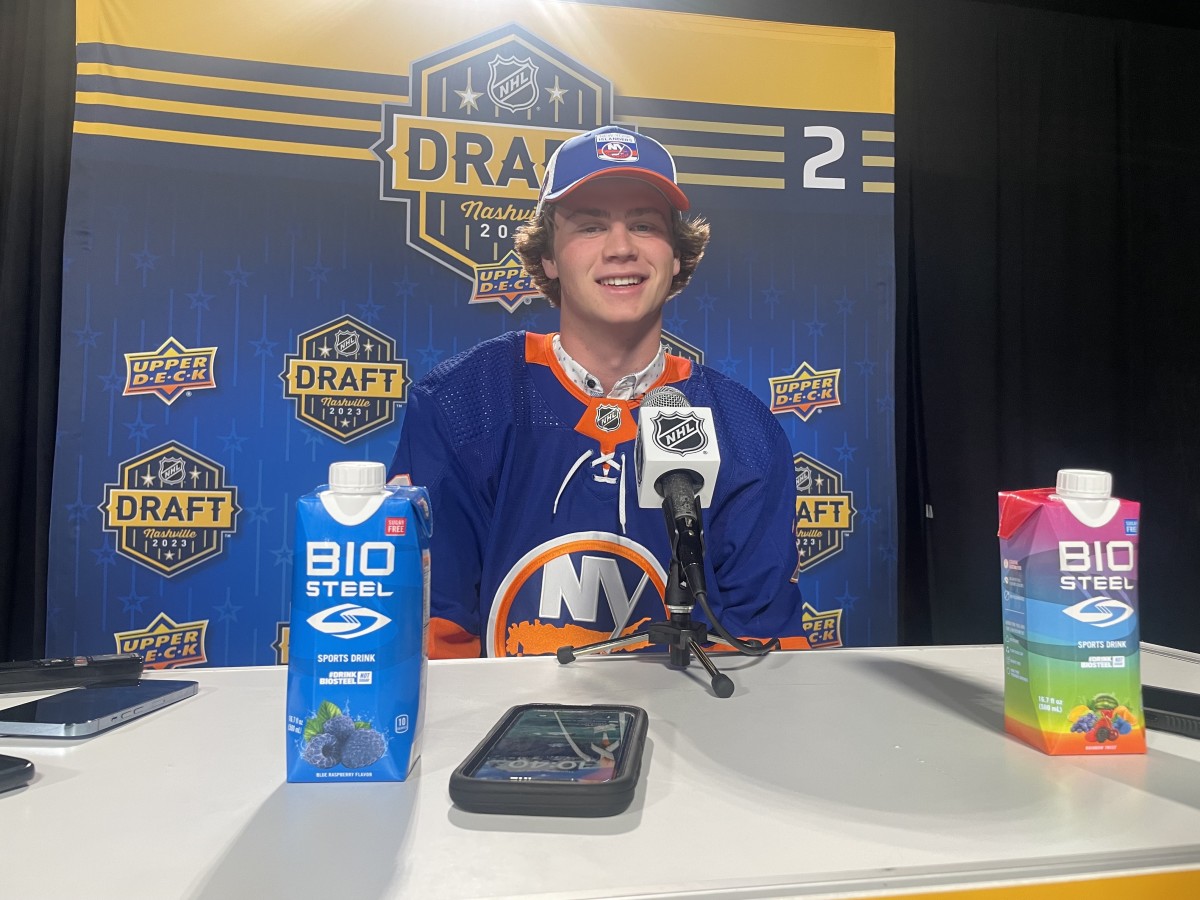 7 Players to Watch at Islanders Rookie Camp - The Hockey News New York  Islanders News, Analysis and More