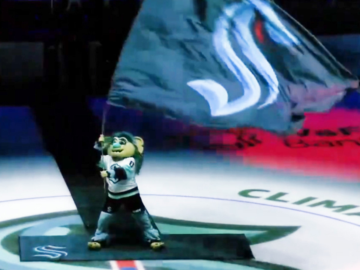 7' Air Blown Inflatable NHL Washington Capitals Slapshot Mascot